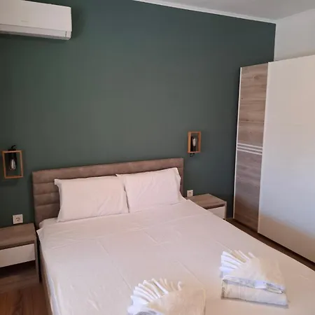 Larenta Apartment *